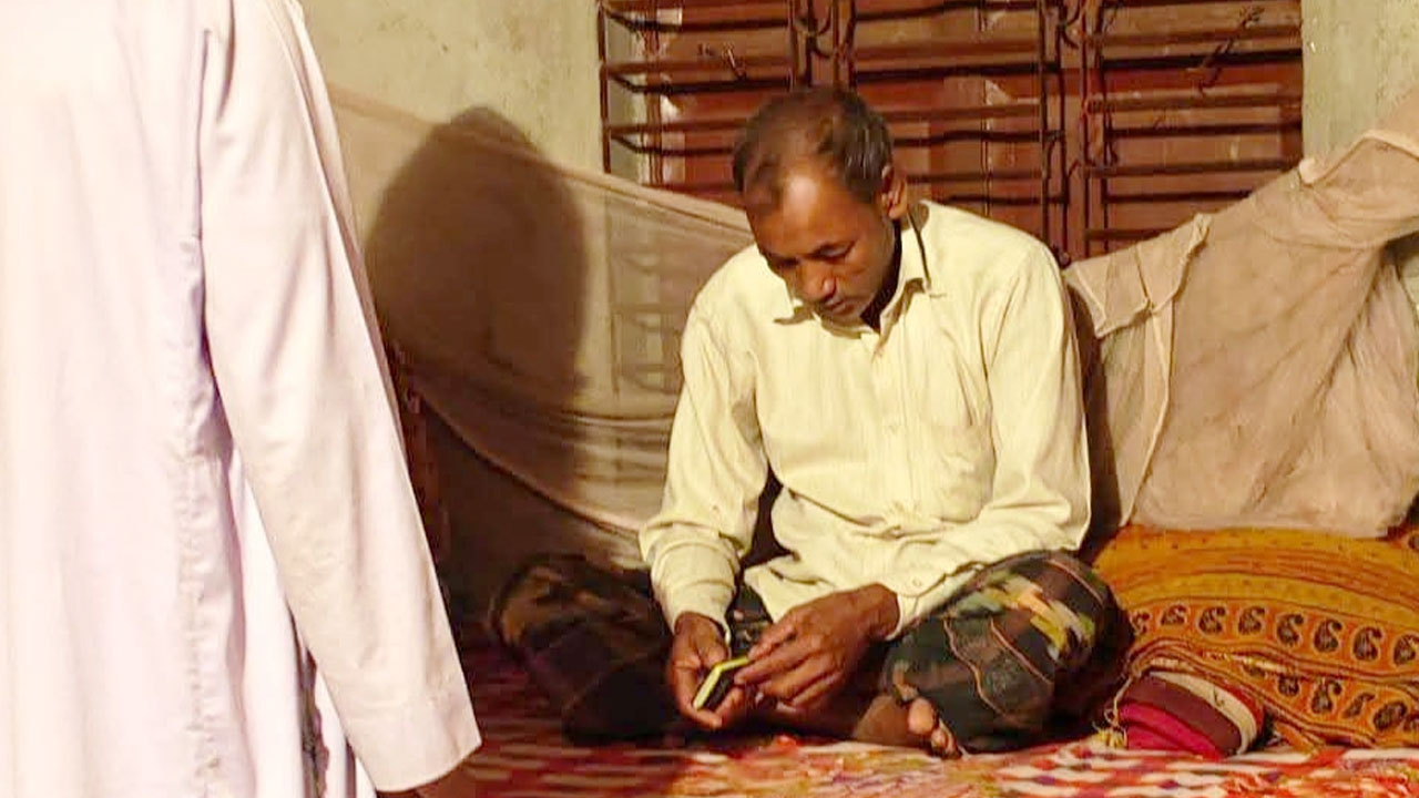 নাটোরে বিধবার সঙ্গে আপত্তিকর অবস্থায় ধরা পড়লেন যুবলীগ সভাপতি